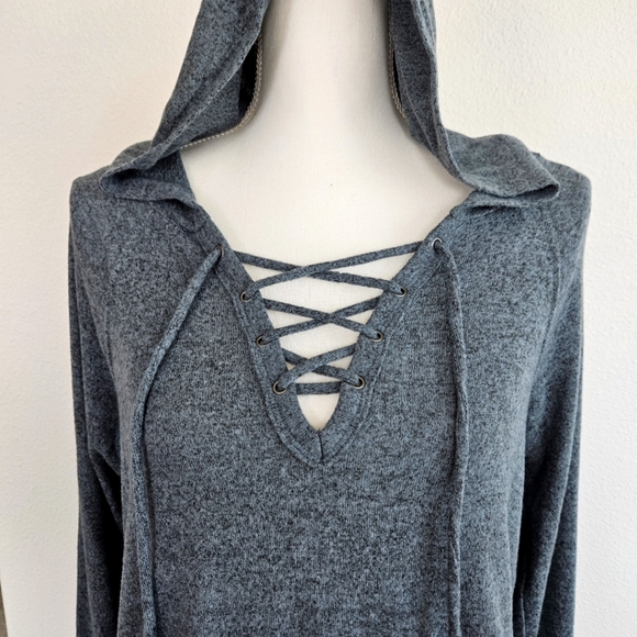 NWT!!! American Eagle Outfitters Gray Hooded Lace-Up Women's Top Size M - Picture 2 of 8